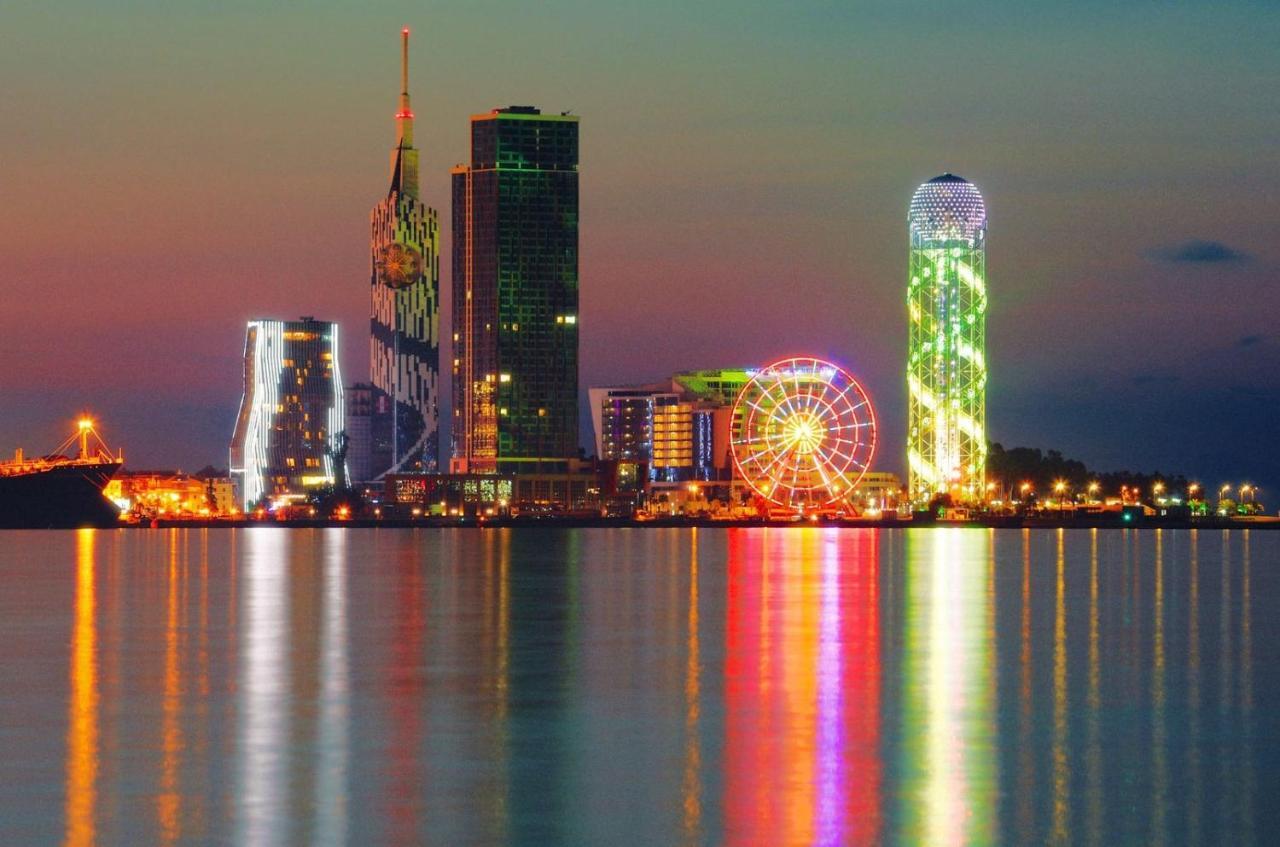 Orbi City Apartments On The Beach Batumi Bagian luar foto