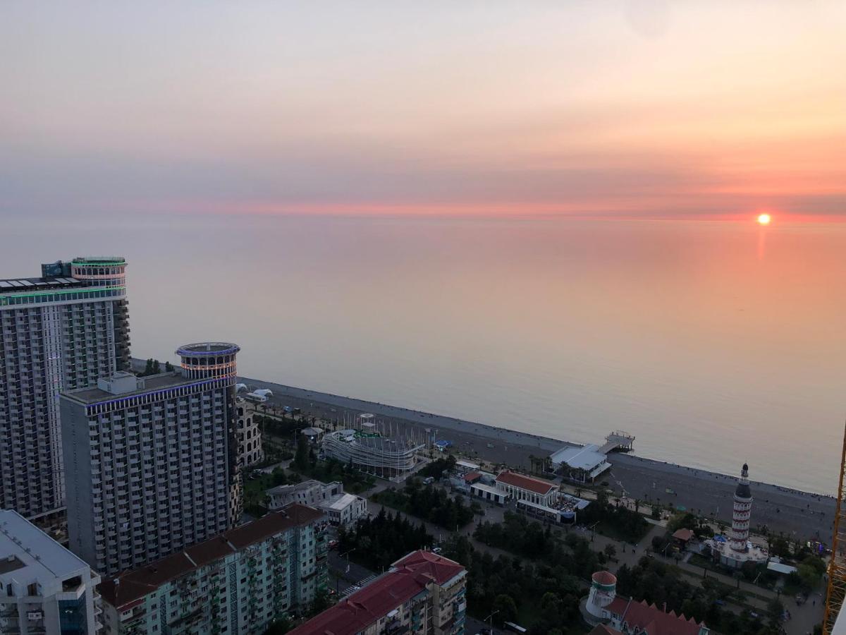 Orbi City Apartments On The Beach Batumi Bagian luar foto