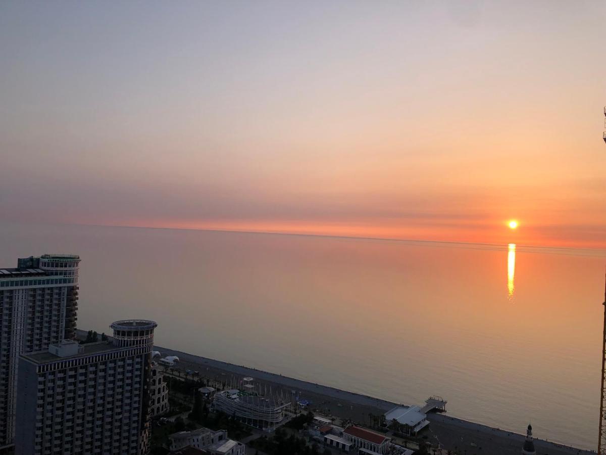 Orbi City Apartments On The Beach Batumi Bagian luar foto
