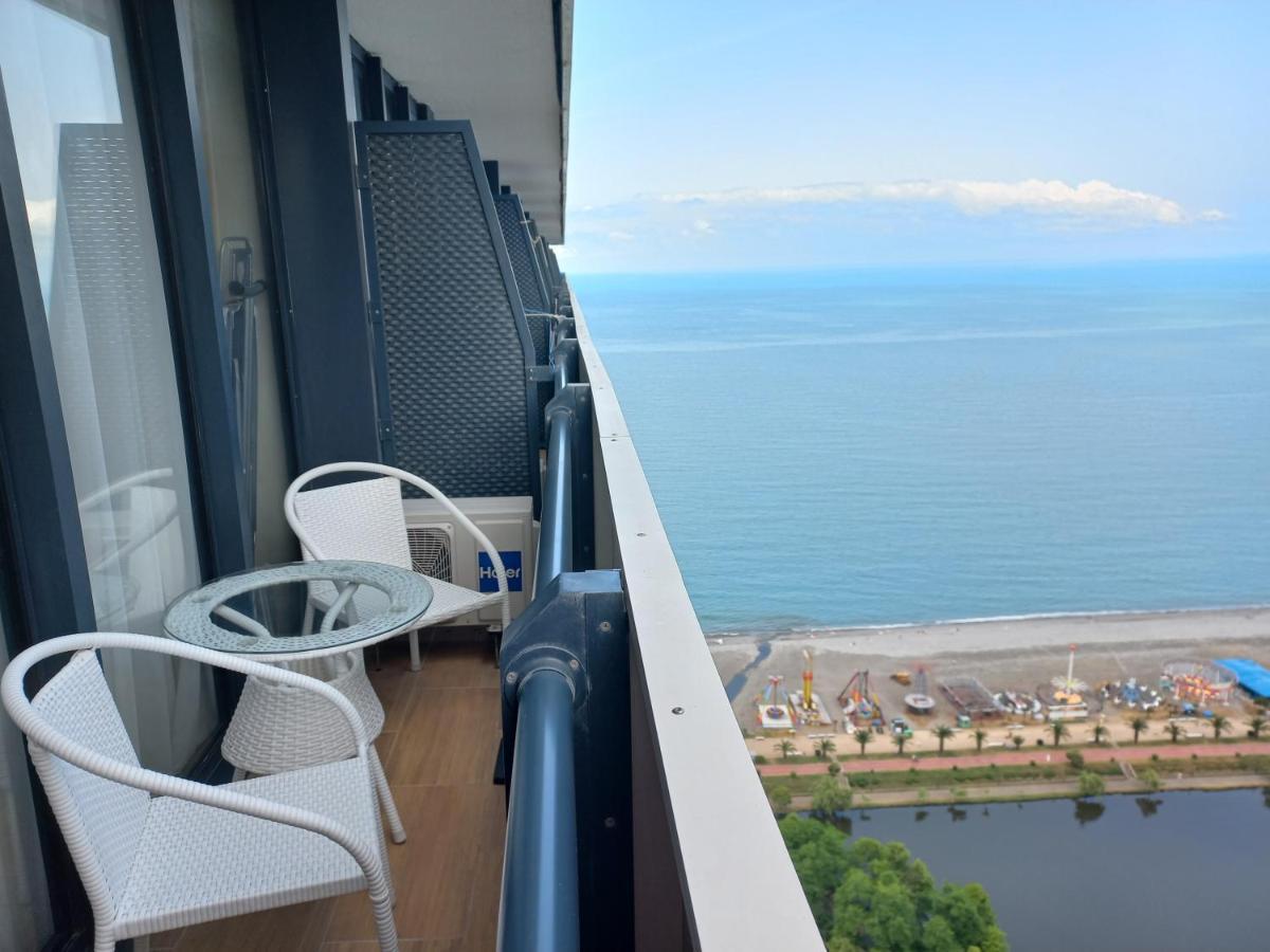 Orbi City Apartments On The Beach Batumi Bagian luar foto