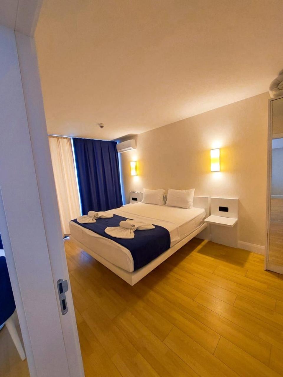 Orbi City Apartments On The Beach Batumi Bagian luar foto