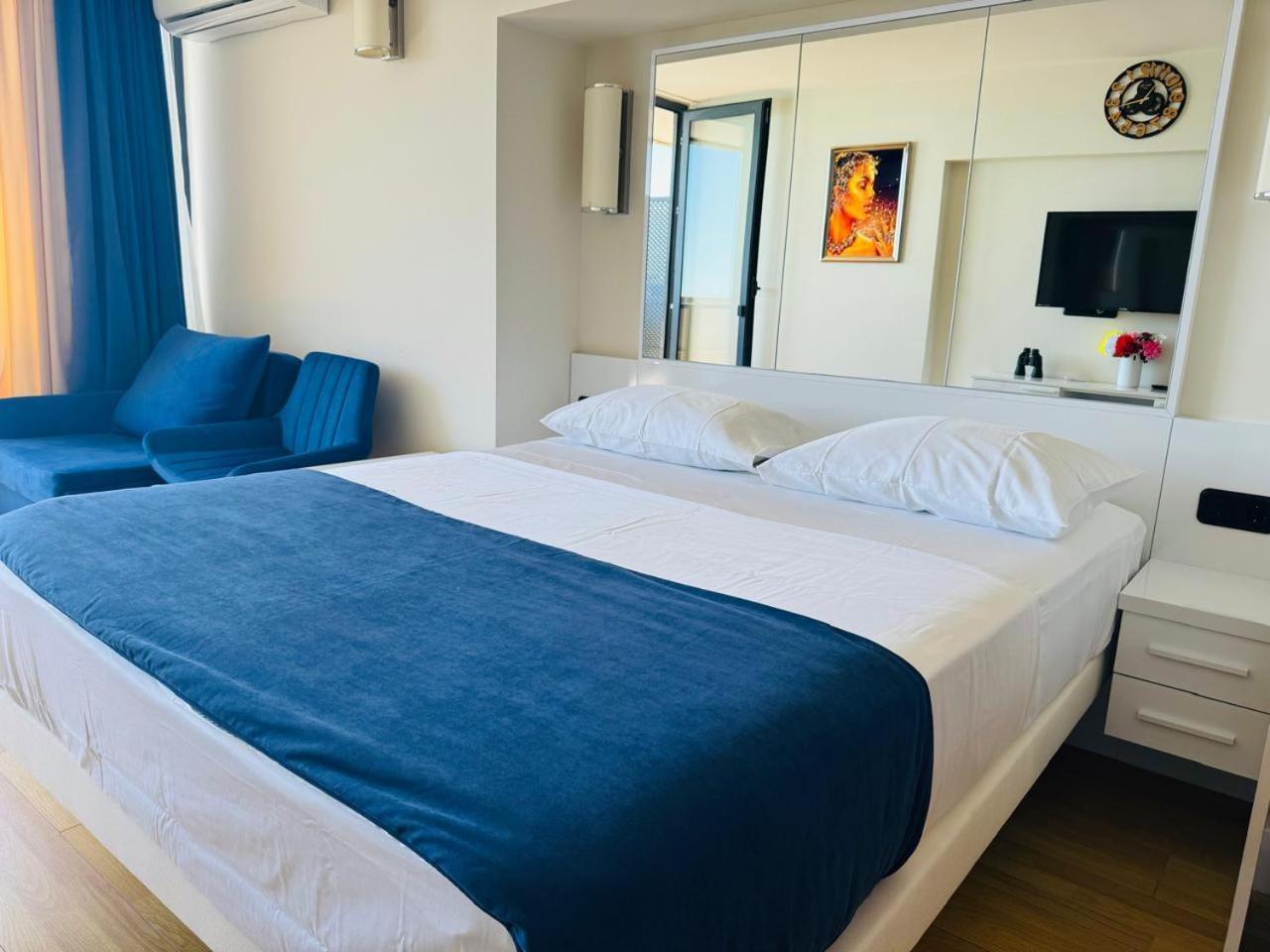 Orbi City Apartments On The Beach Batumi Bagian luar foto