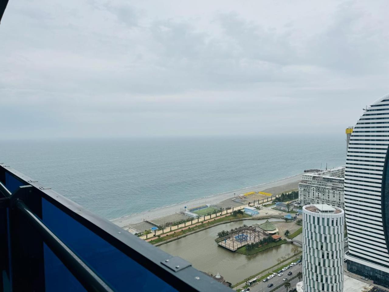Orbi City Apartments On The Beach Batumi Bagian luar foto