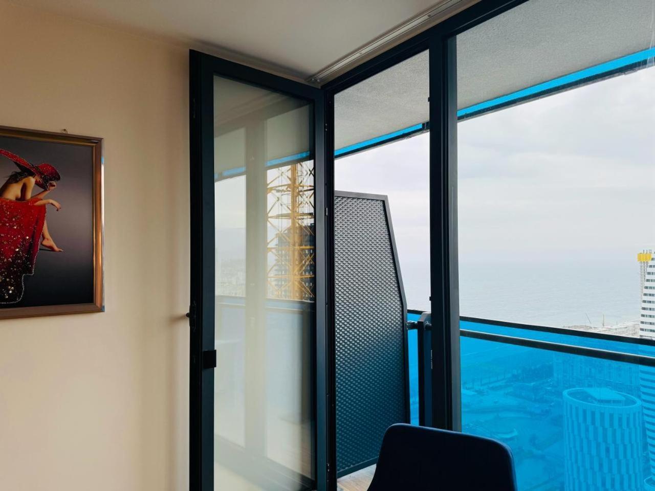 Orbi City Apartments On The Beach Batumi Bagian luar foto
