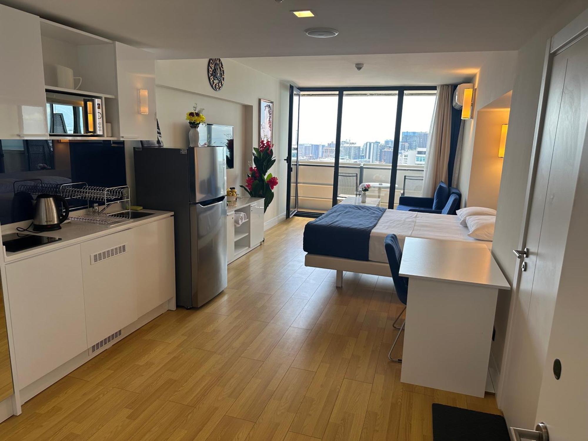 Orbi City Apartments On The Beach Batumi Bagian luar foto